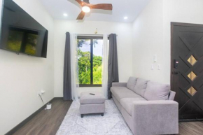 Island escape 1 Bdrm with full concierge service in west end